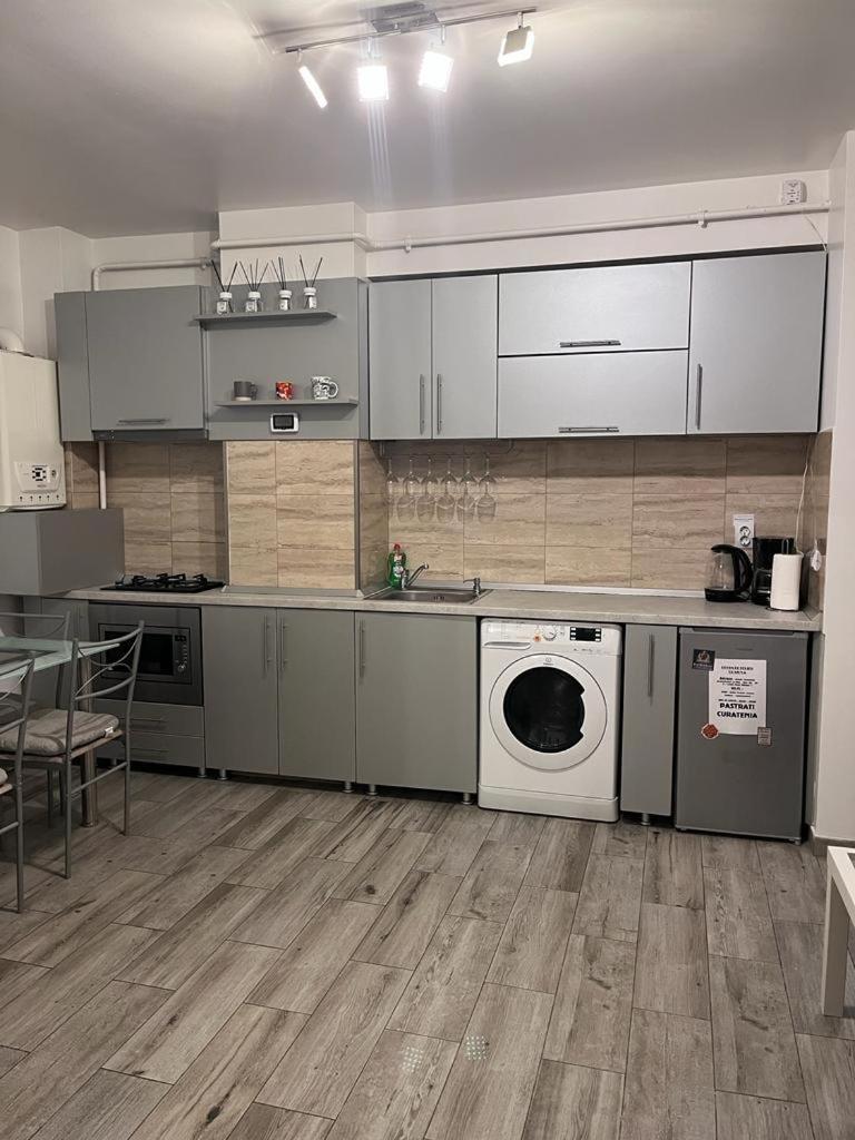 Modern & Elegant Apartament Craiova Eksteriør bilde